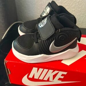 Black toddler Nikes size 6c